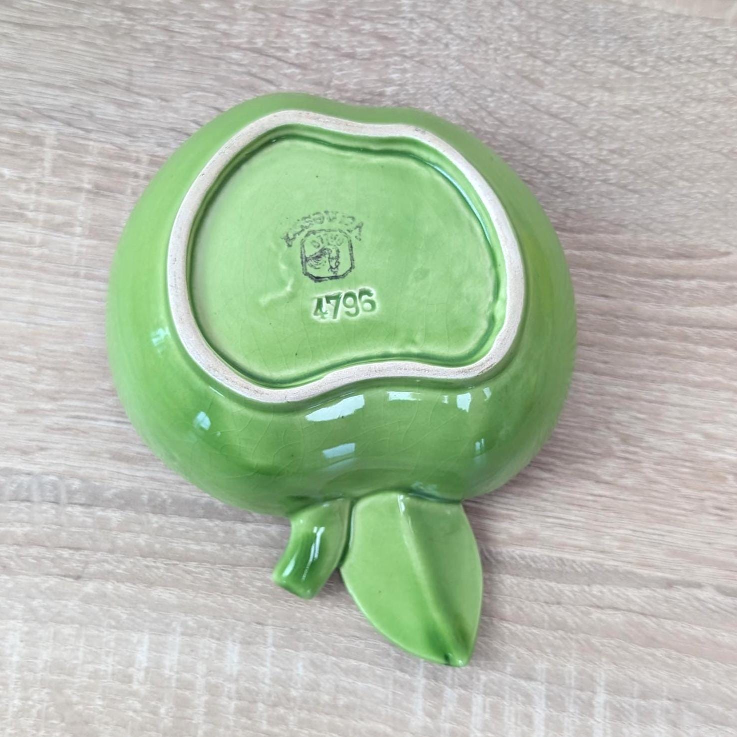 Cheerful Fruit Bowls Set, Villeroy & Boch Gallo Vanessa, Apple Pear Design