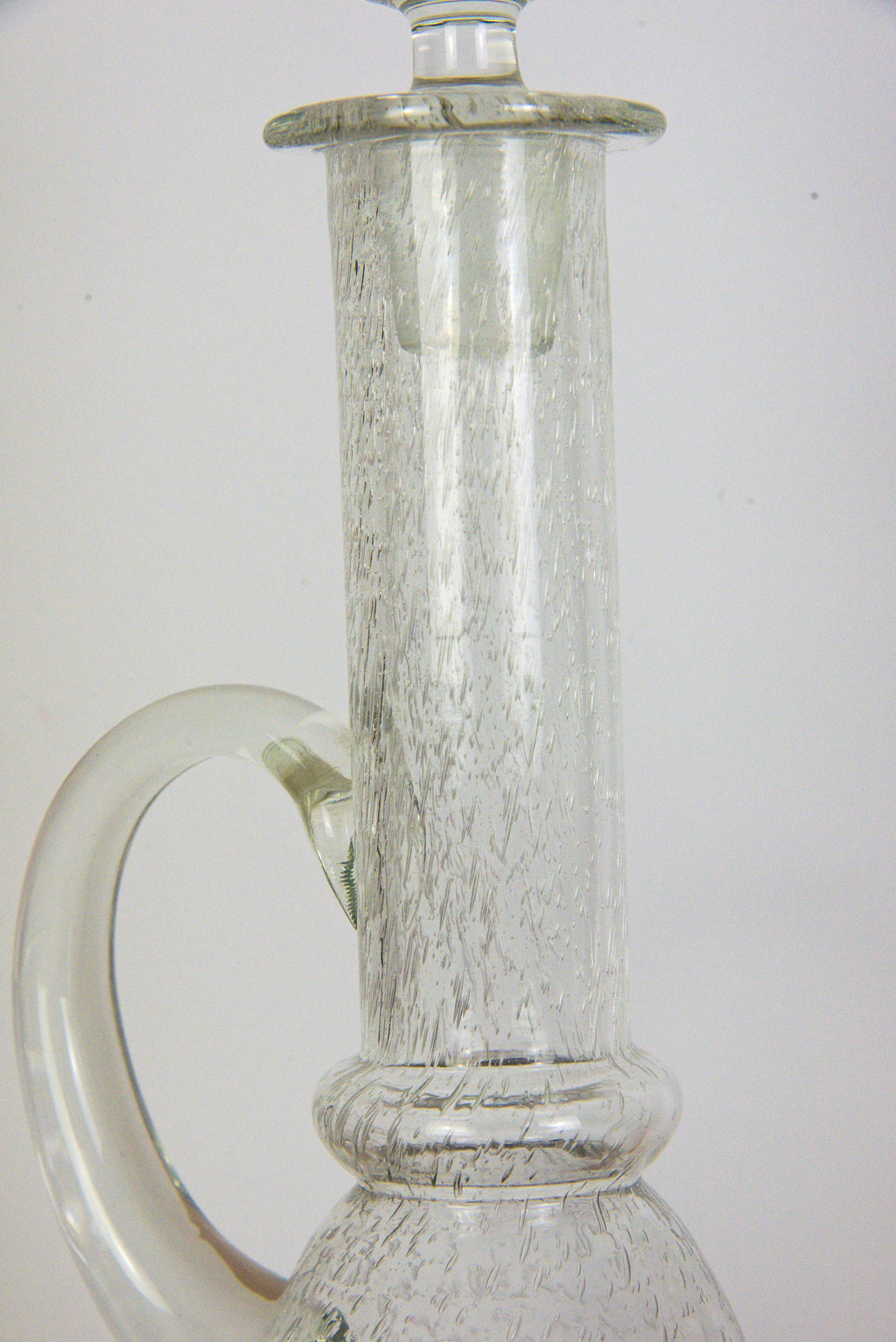 Rare glass decanter - thick bottom - bubbles - mouth blown - 0,8l - Vintage