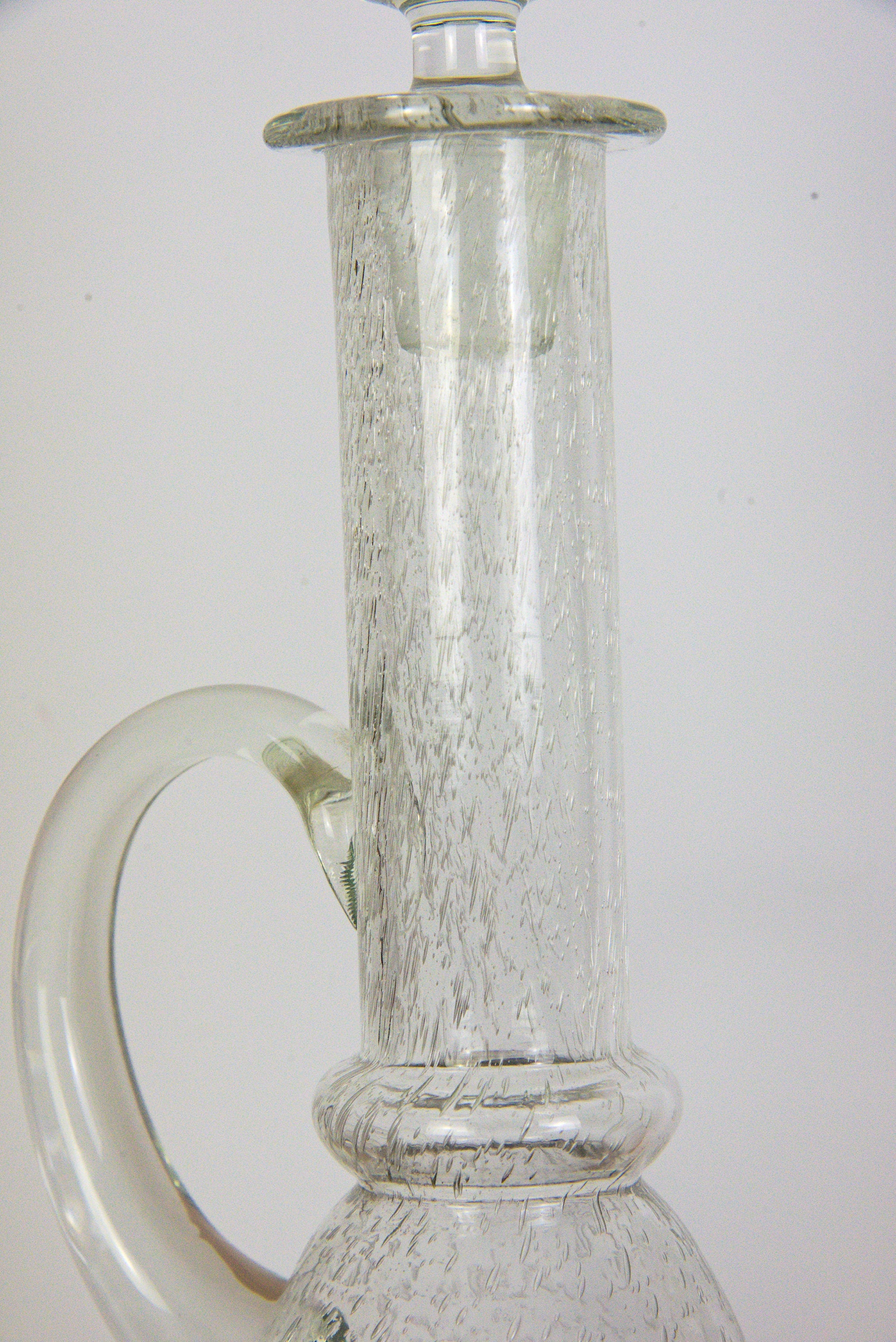 Rare glass decanter - thick bottom - bubbles - mouth blown - 0,8l - Vintage