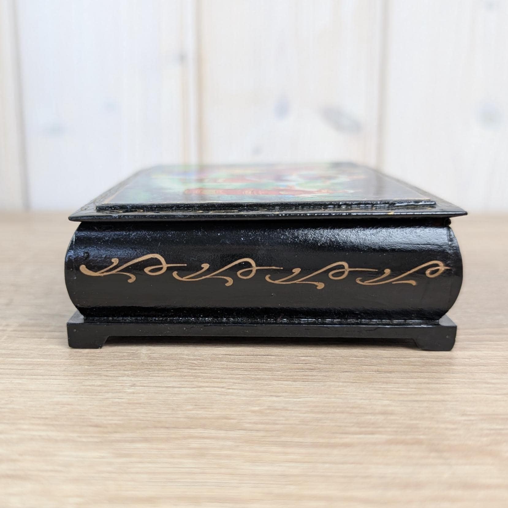 Russian lacquer box, hand painted folk art scene, Russia origin, vintage 1980s