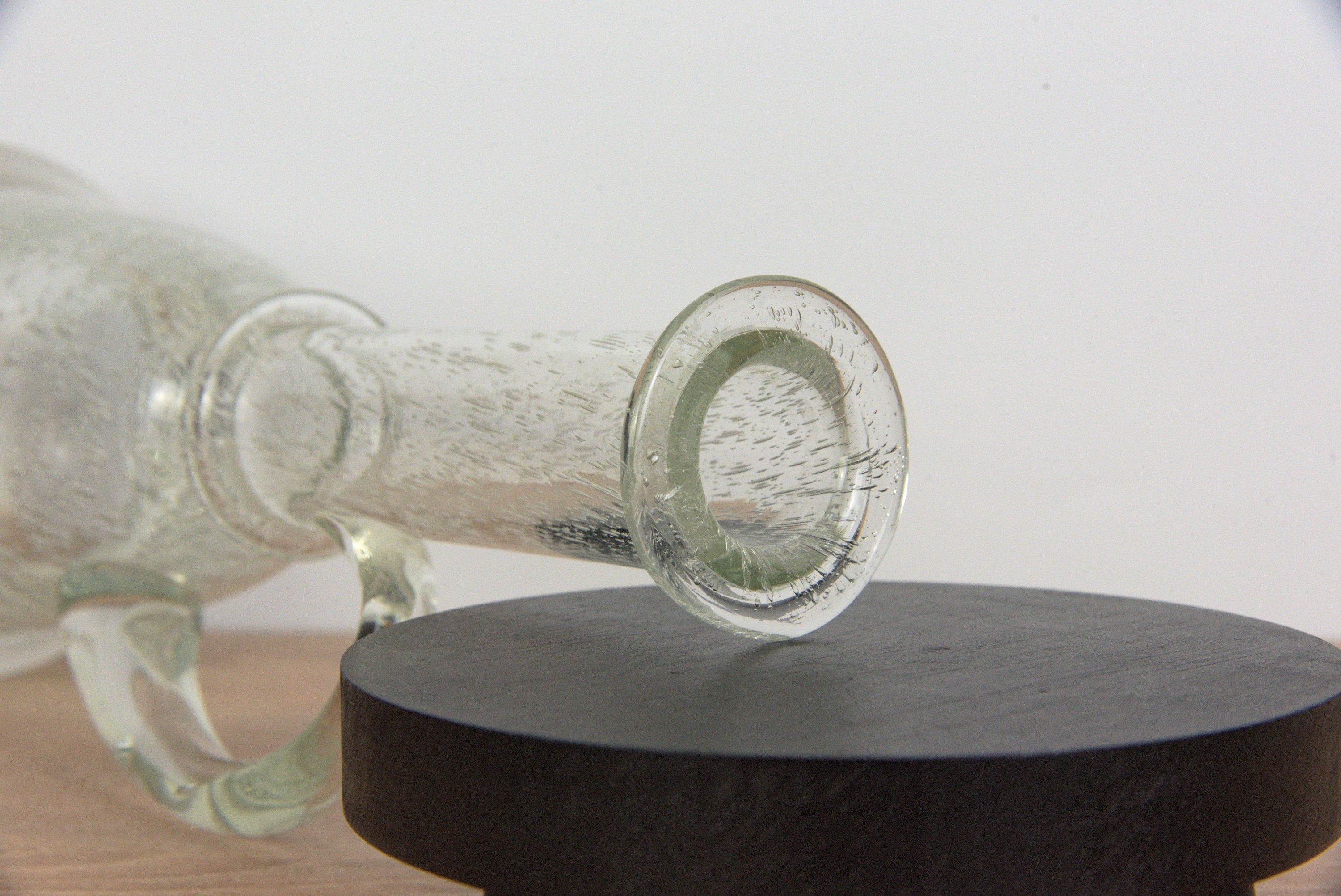 Rare glass decanter - thick bottom - bubbles - mouth blown - 0,8l - Vintage