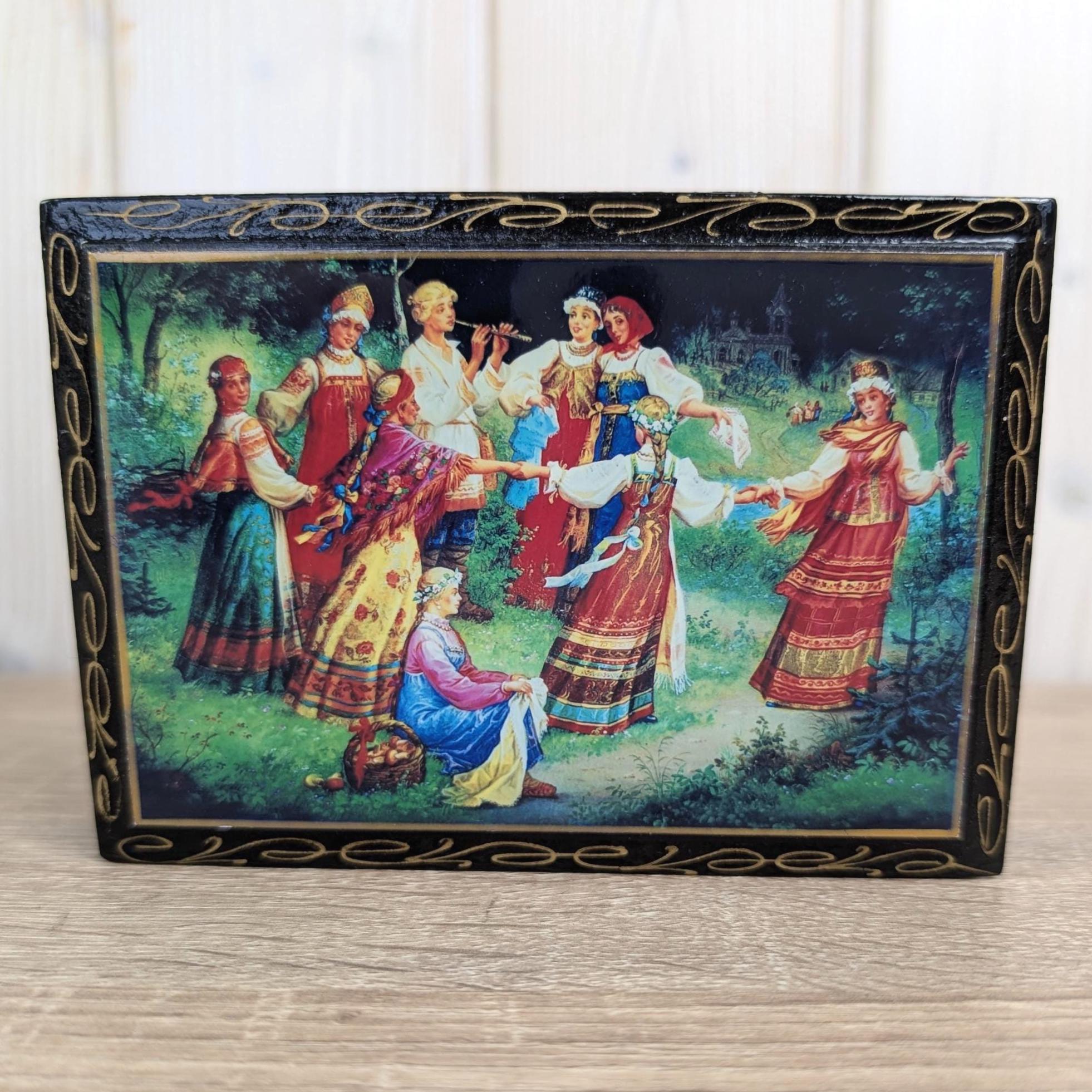 Russian lacquer box, hand painted folk art scene, Russia origin, vintage 1980s