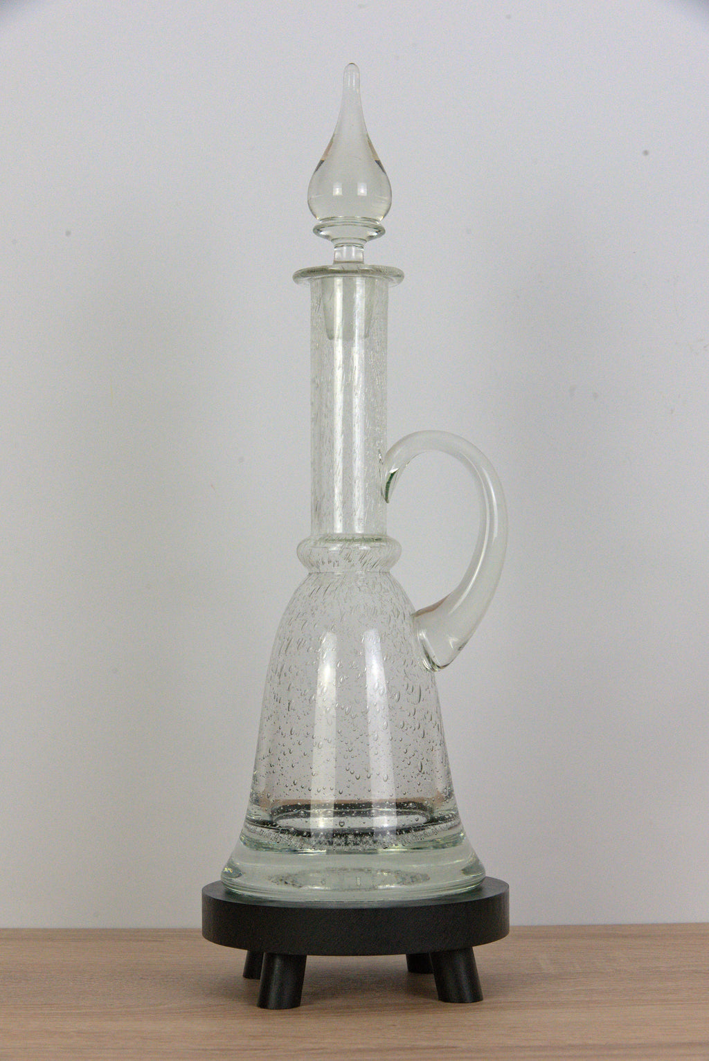Rare glass decanter - thick bottom - bubbles - mouth blown - 0,8l - Vintage
