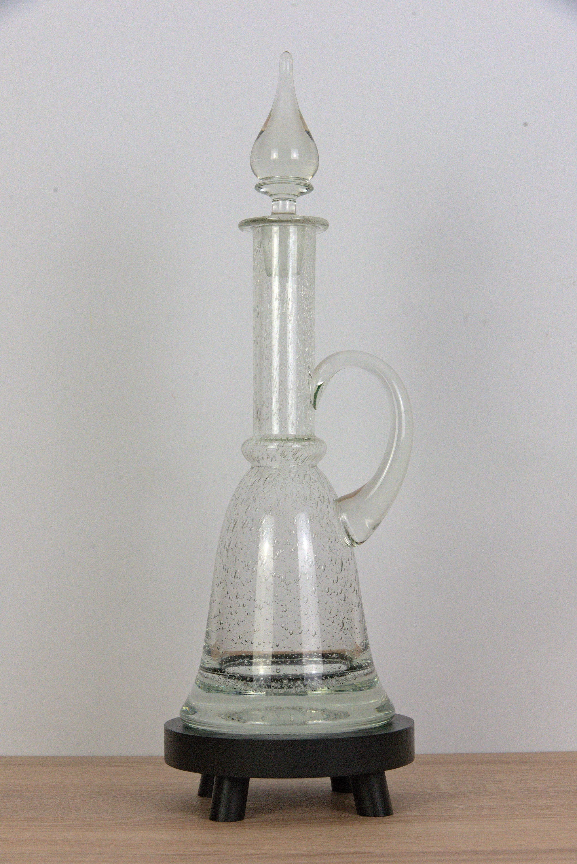 Rare glass decanter - thick bottom - bubbles - mouth blown - 0,8l - Vintage