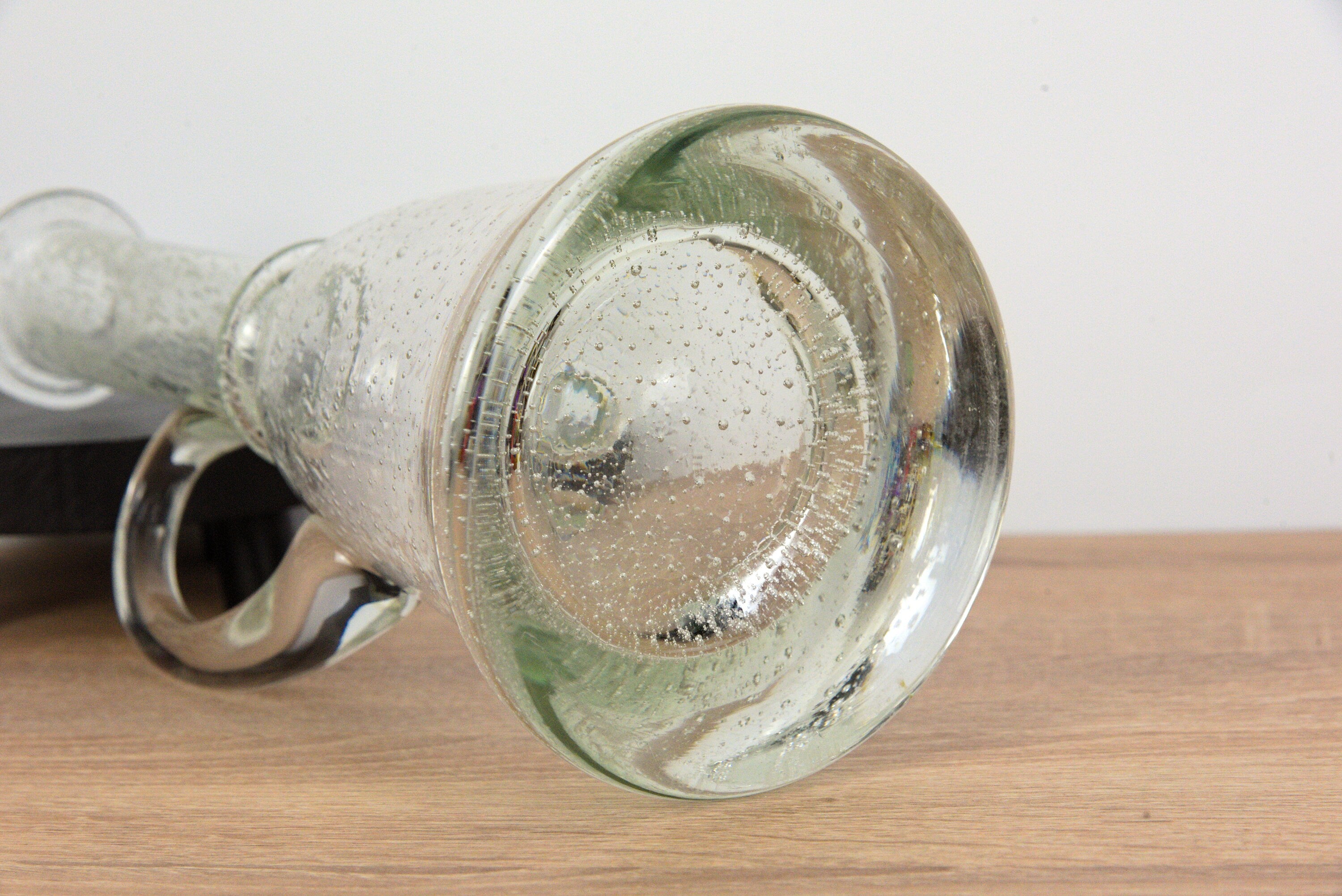 Rare glass decanter - thick bottom - bubbles - mouth blown - 0,8l - Vintage