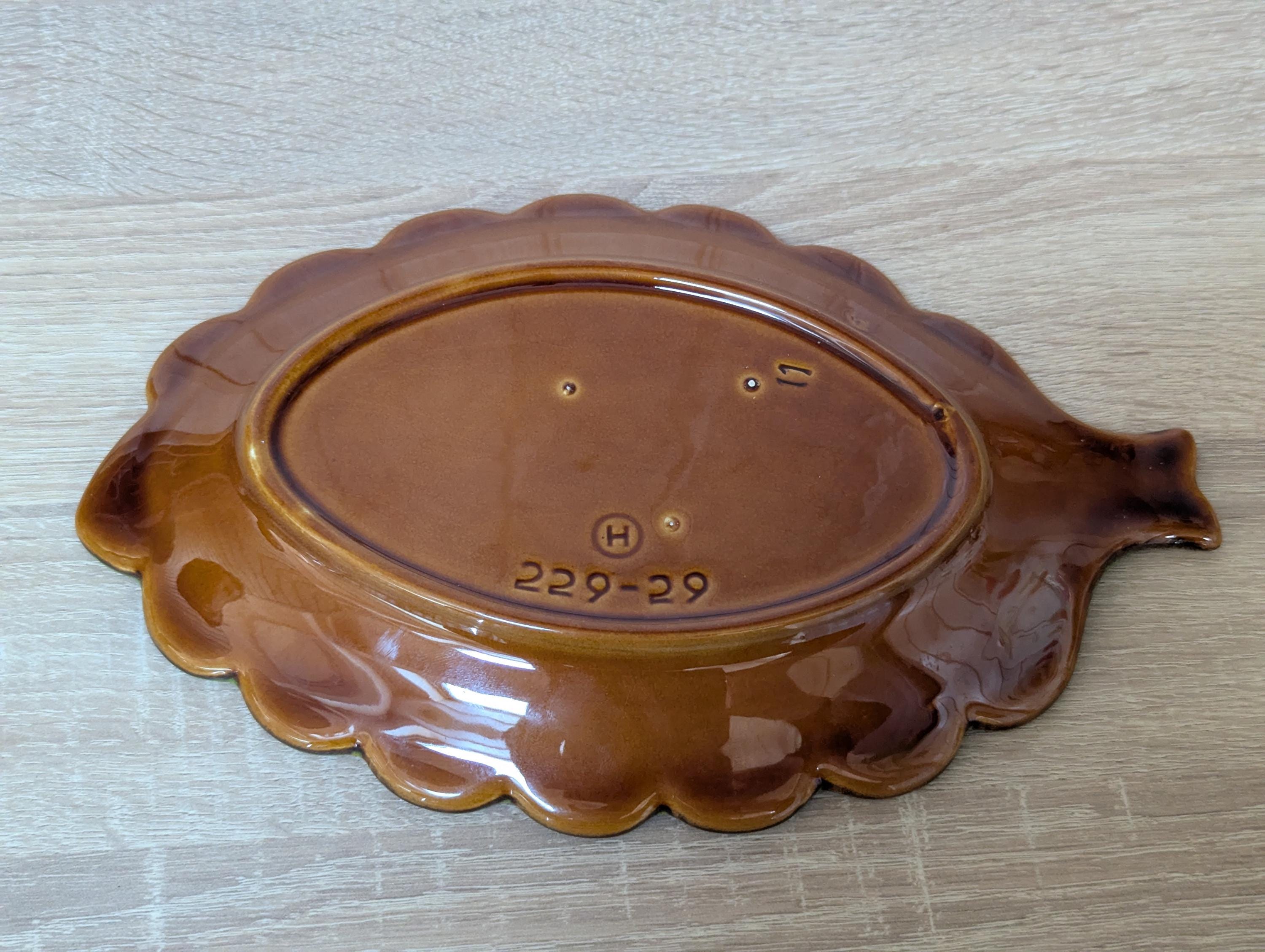 Leaf Shaped Vintage Serving Plate - Hungarian Ceramics #229-29 - Fall decor - Candy dish - Hungary 1950's