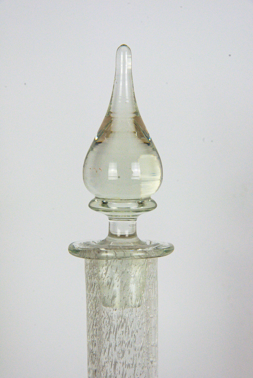 Rare glass decanter - thick bottom - bubbles - mouth blown - 0,8l - Vintage