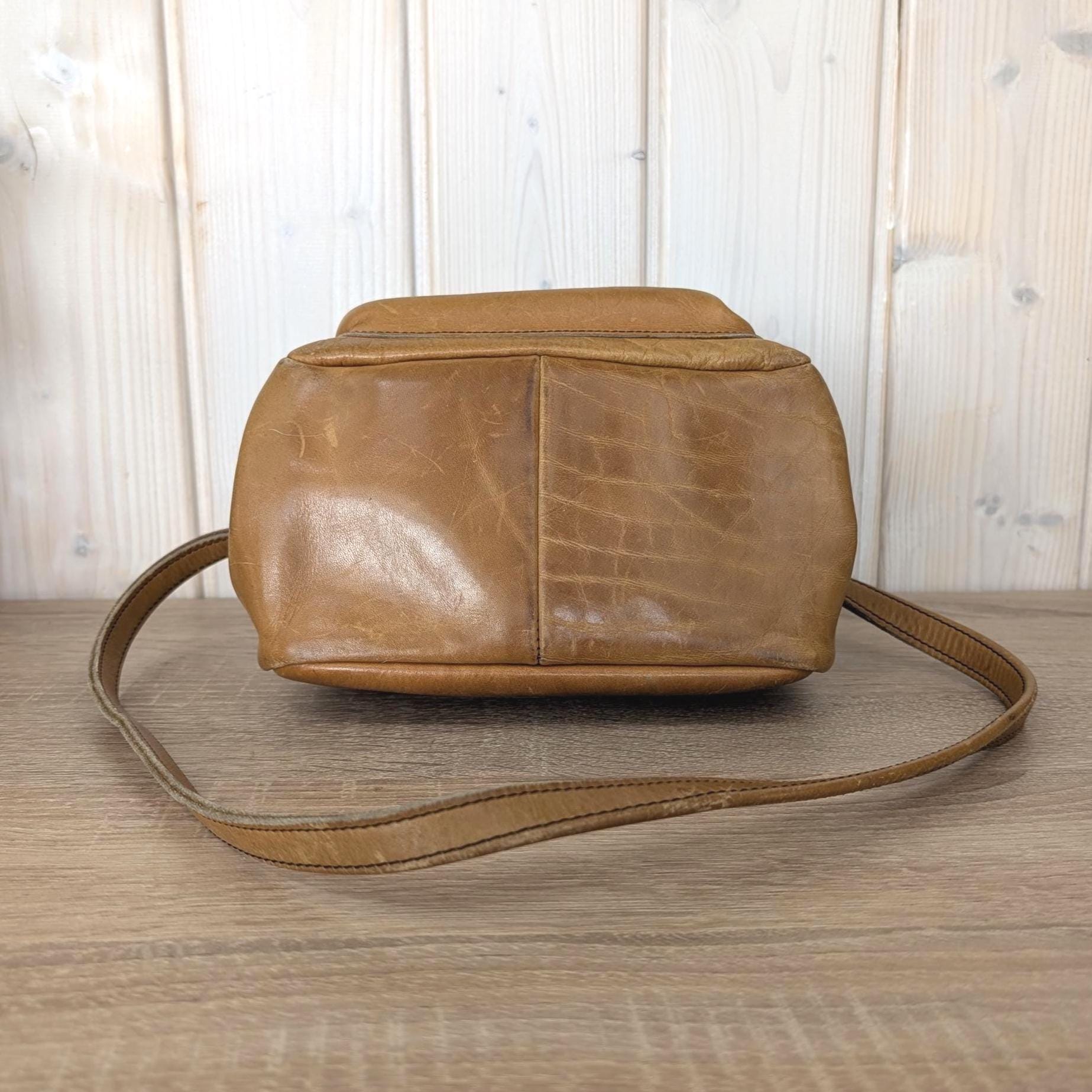 Vintage Norwegian Leather Kiss Lock Shoulder Bag, Caramel Brown Crossbody, 1970s Genuine Leather