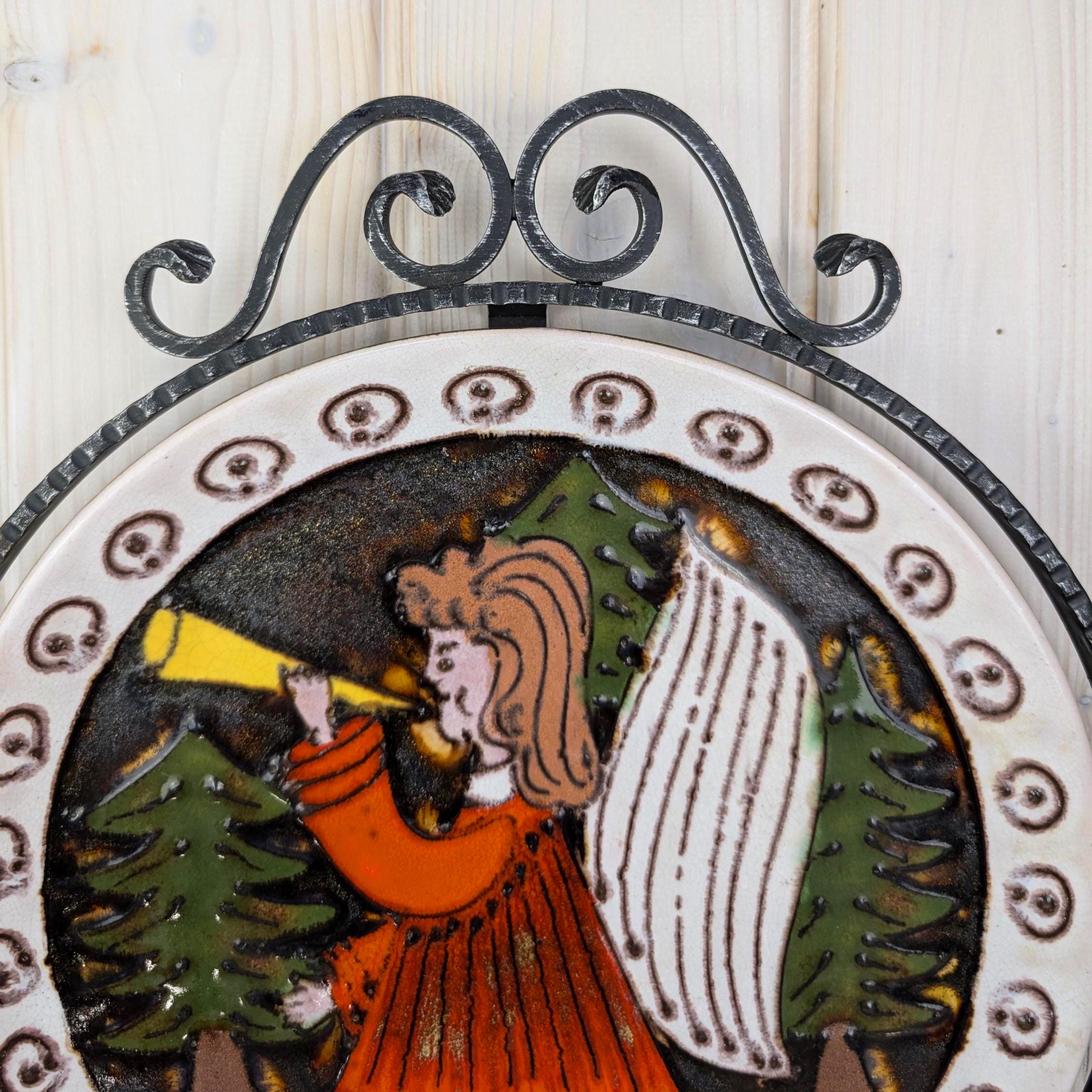WMF Weihnachtsteller 1977, ceramic Christmas plate, handgemalt, angel, wrought iron frame